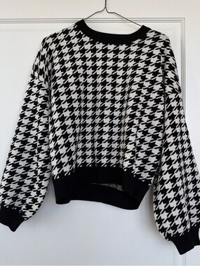 Lea & Viola Black and White Houndstooth Sweater